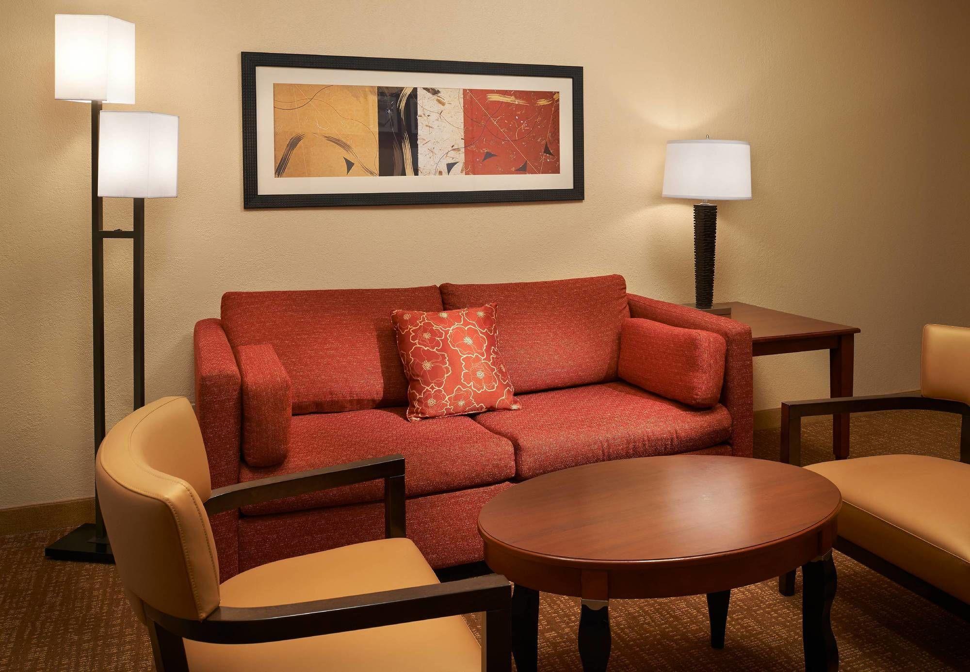 Courtyard By Marriott Castleton